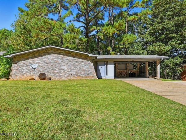 2372 Upper Drive, Pearl, MS 39208