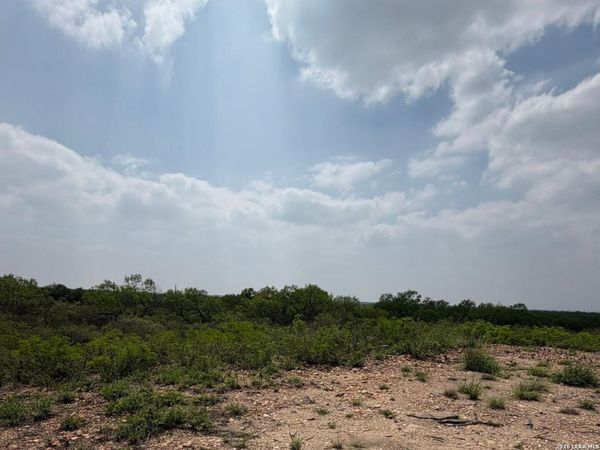 291 County Road 1670, Moore, TX 78057