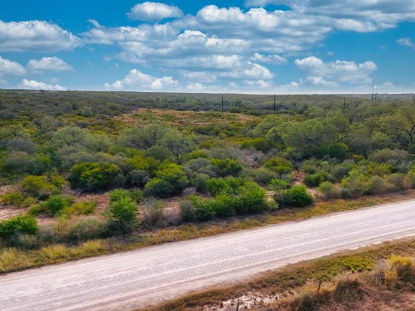 291 County Road 1670, Moore, TX 78057