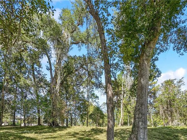 11 LAKE FOREST Drive, Covington, LA 70433