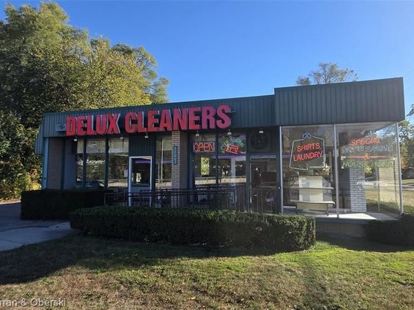 32065 Grand River Avenue, Farmington, MI 48336