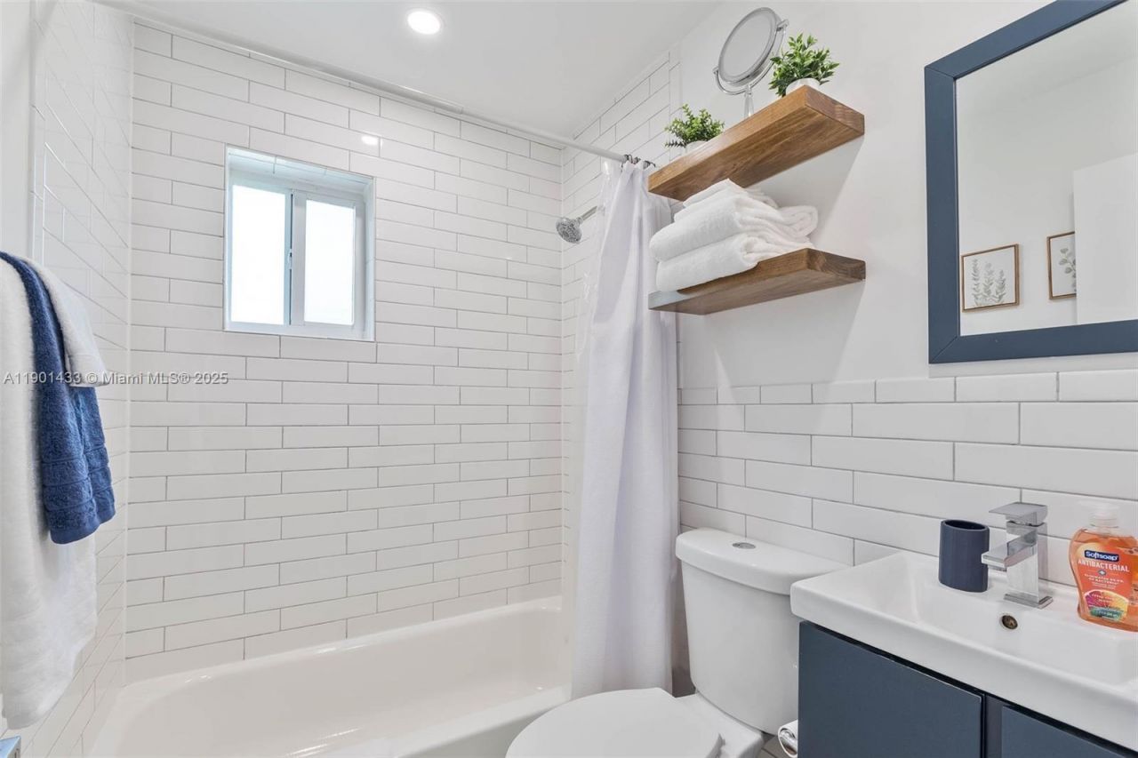 260 NE 46th St, Miami, FL 33137 Photo