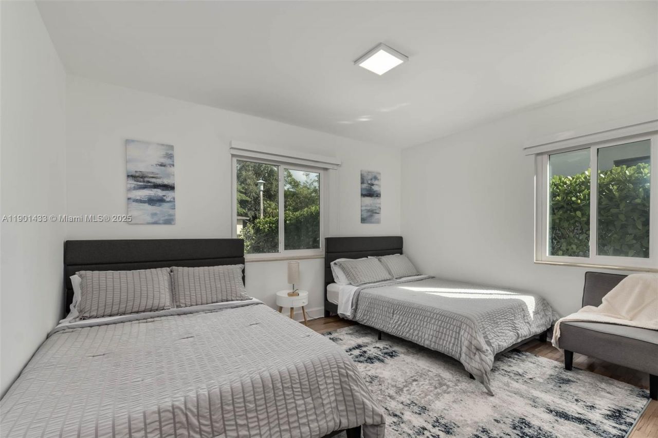 260 NE 46th St, Miami, FL 33137 Photo