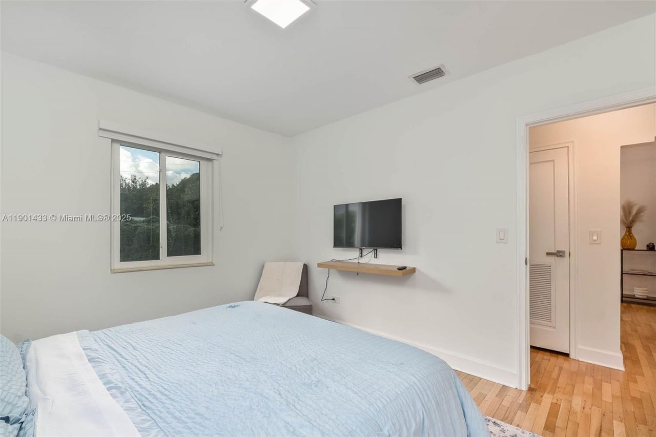 260 NE 46th St, Miami, FL 33137 Photo