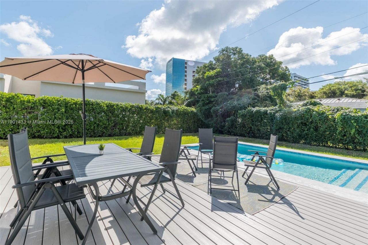 260 NE 46th St, Miami, FL 33137 Photo