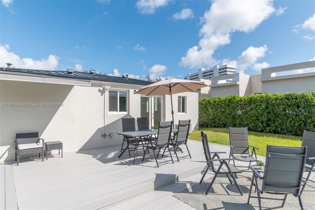 260 NE 46th St, Miami, FL 33137 Photo