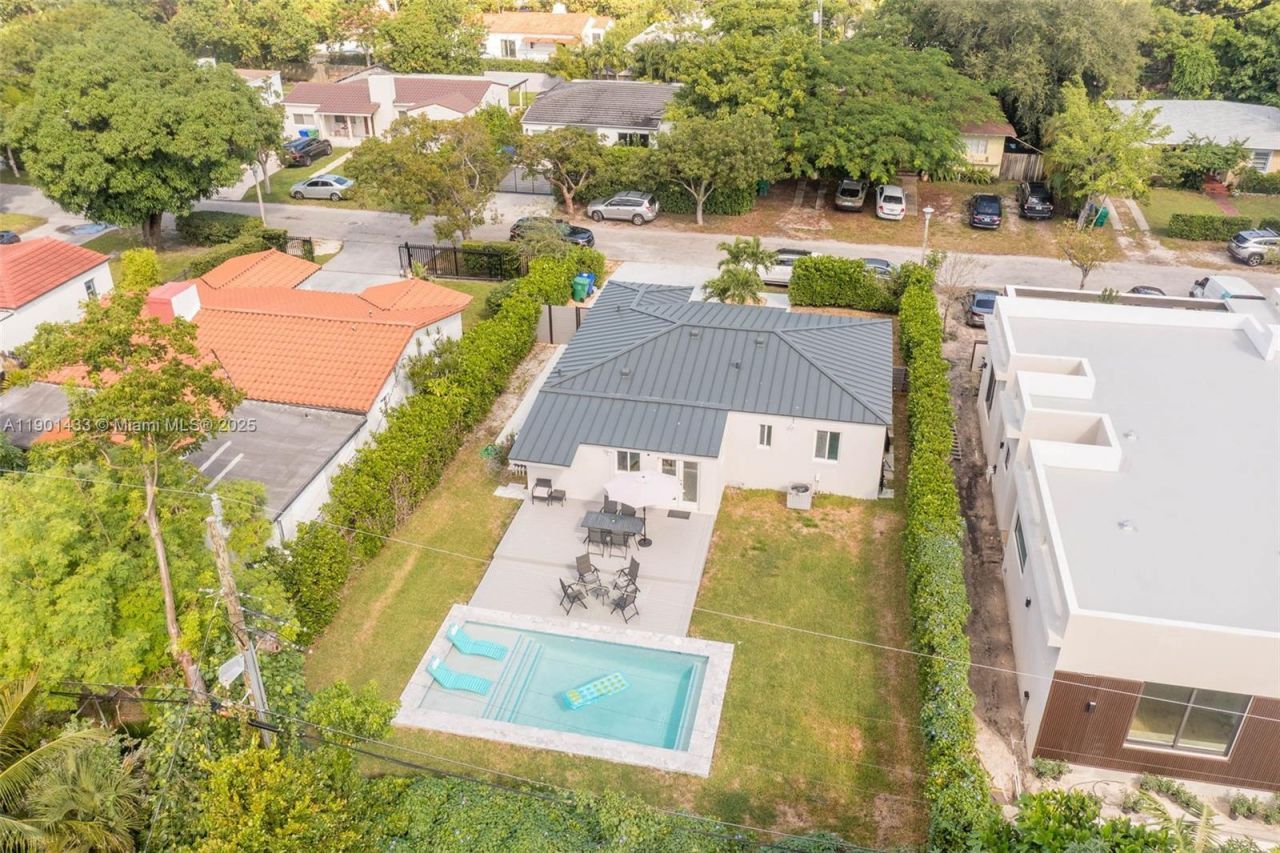 260 NE 46th St, Miami, FL 33137 Photo