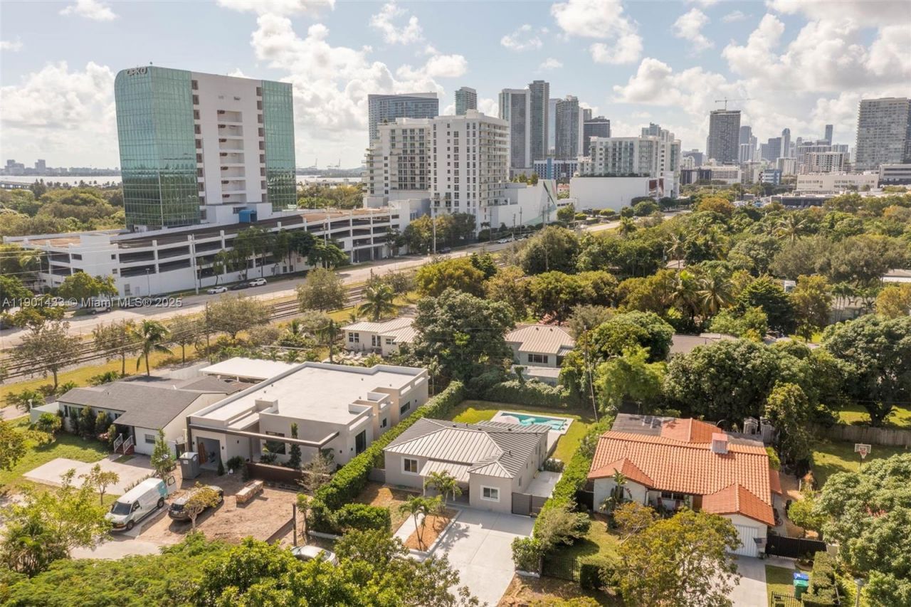 260 NE 46th St, Miami, FL 33137 Photo