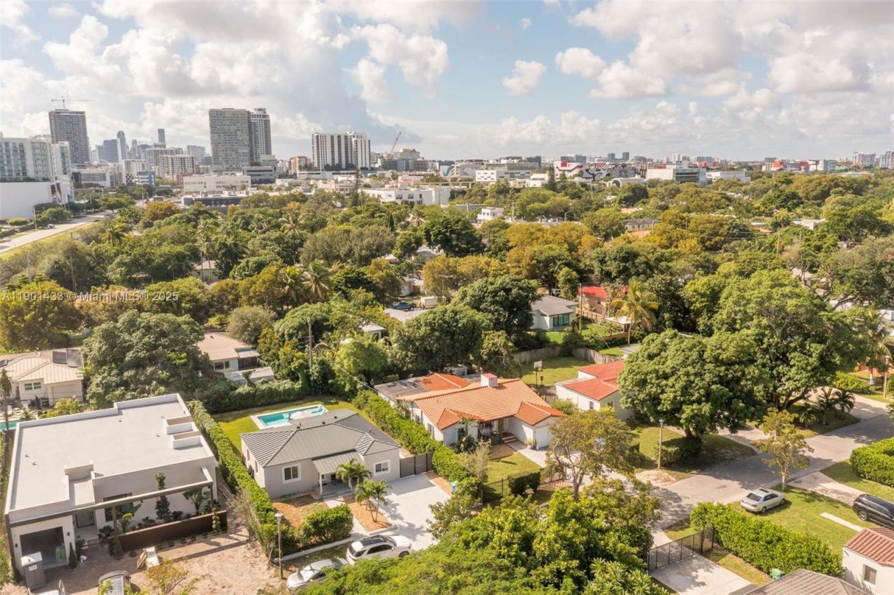 260 NE 46th St, Miami, FL 33137 Photo