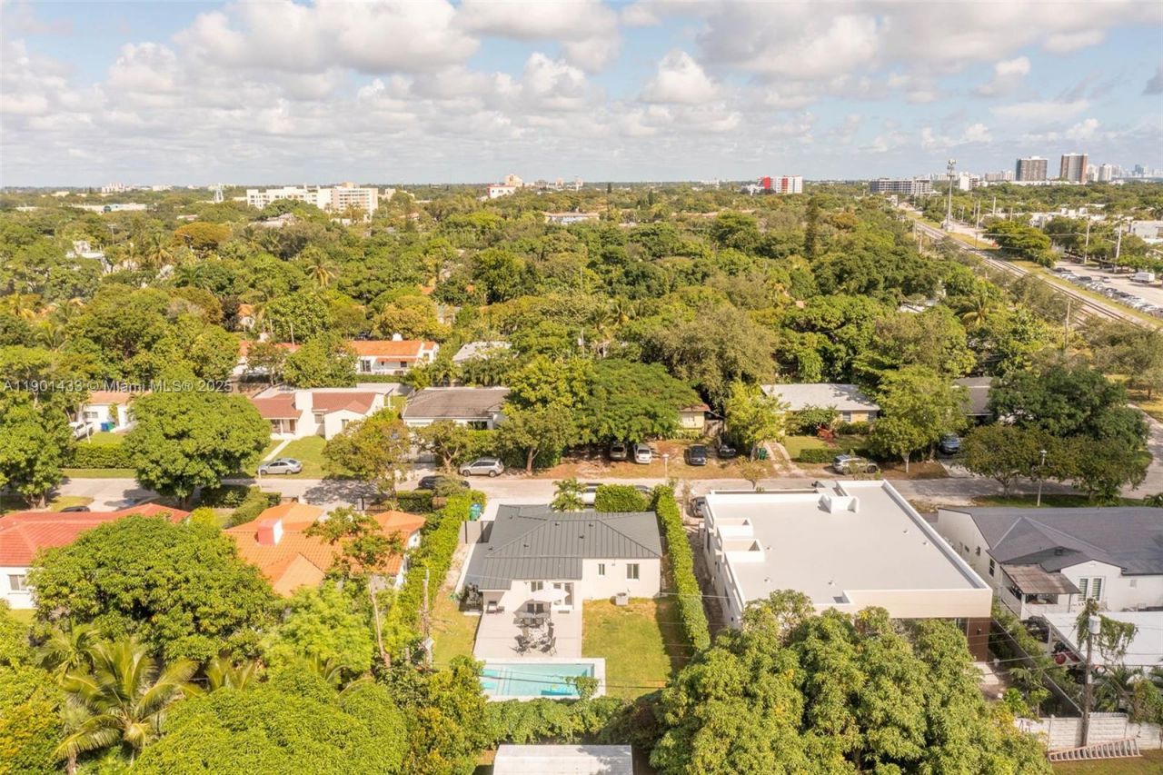 260 NE 46th St, Miami, FL 33137 Photo