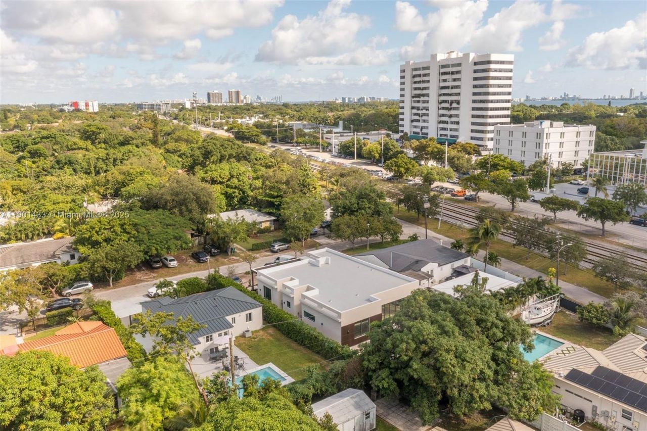 260 NE 46th St, Miami, FL 33137 Photo