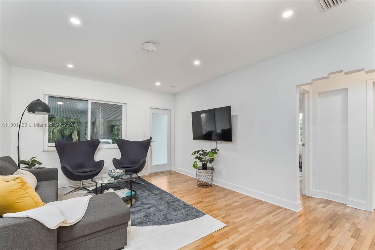 260 NE 46th St, Miami, FL 33137 Photo