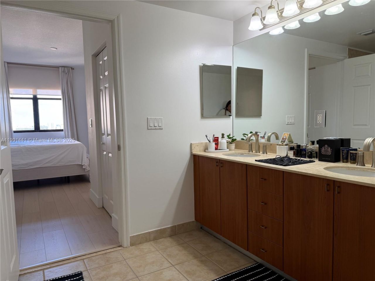 888 S Douglas Rd, Unit 917, Coral Gables, FL 33134 Photo