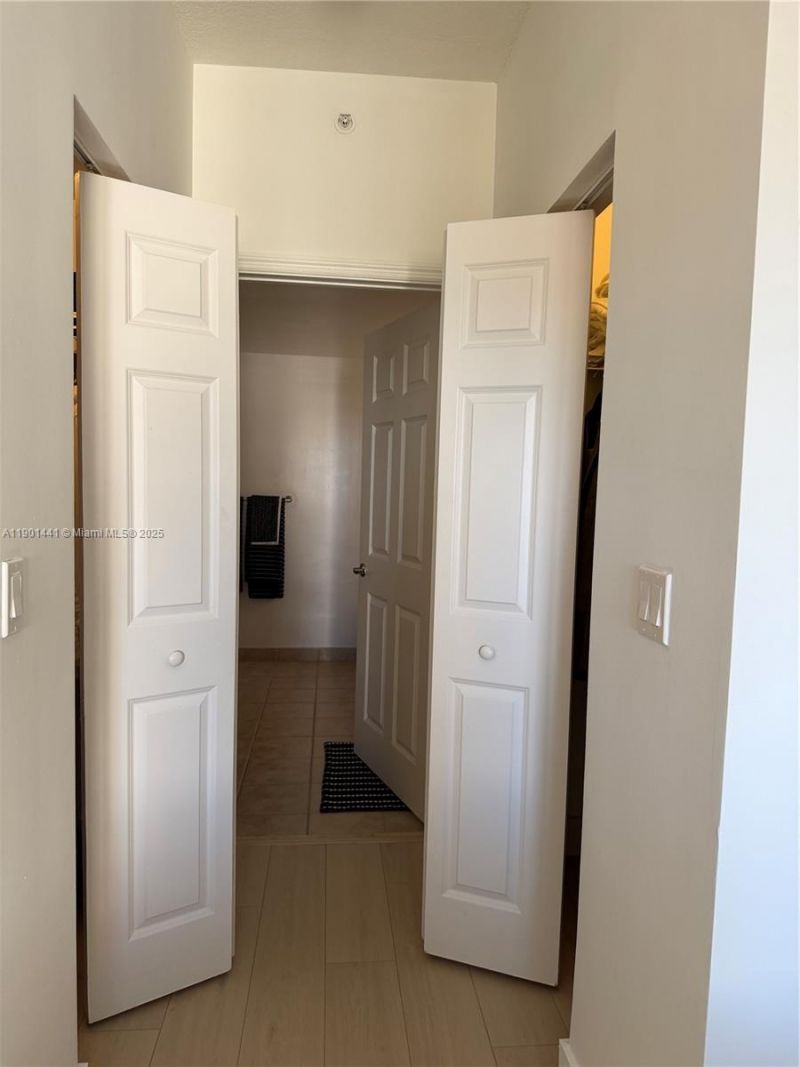 888 S Douglas Rd, Unit 917, Coral Gables, FL 33134 Photo