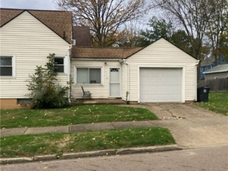 2354 21st Street SW, Akron, OH 44314 Photo 2