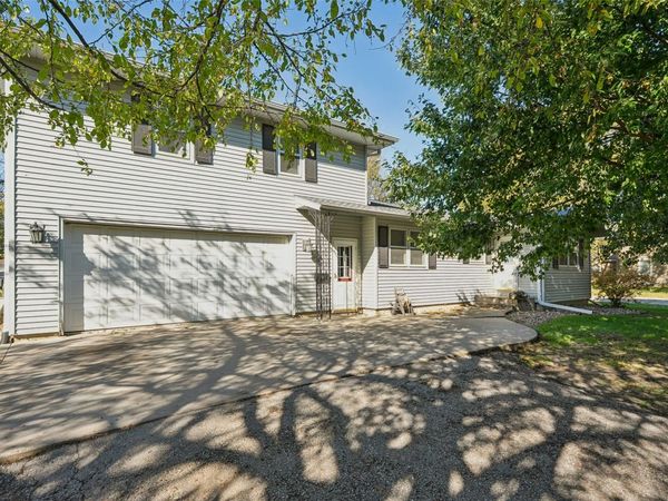 702 10th Avenue, Sully, IA 50251