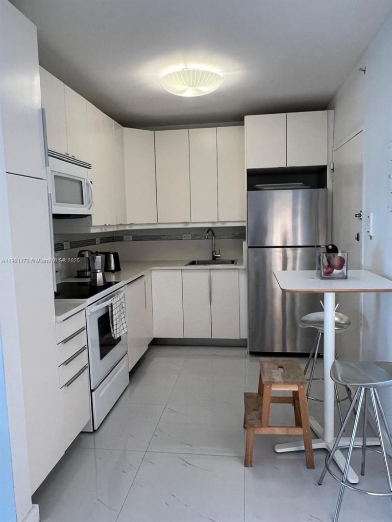 5601 Collins Ave, Unit 1115, Miami Beach, FL 33140 Photo