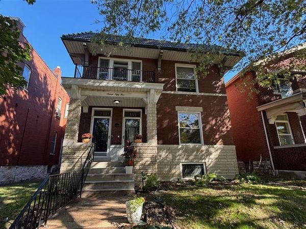 755 Dover Place, St Louis, MO 63111