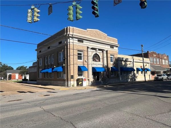 305 N MAIN Street, Marksville, LA 71351