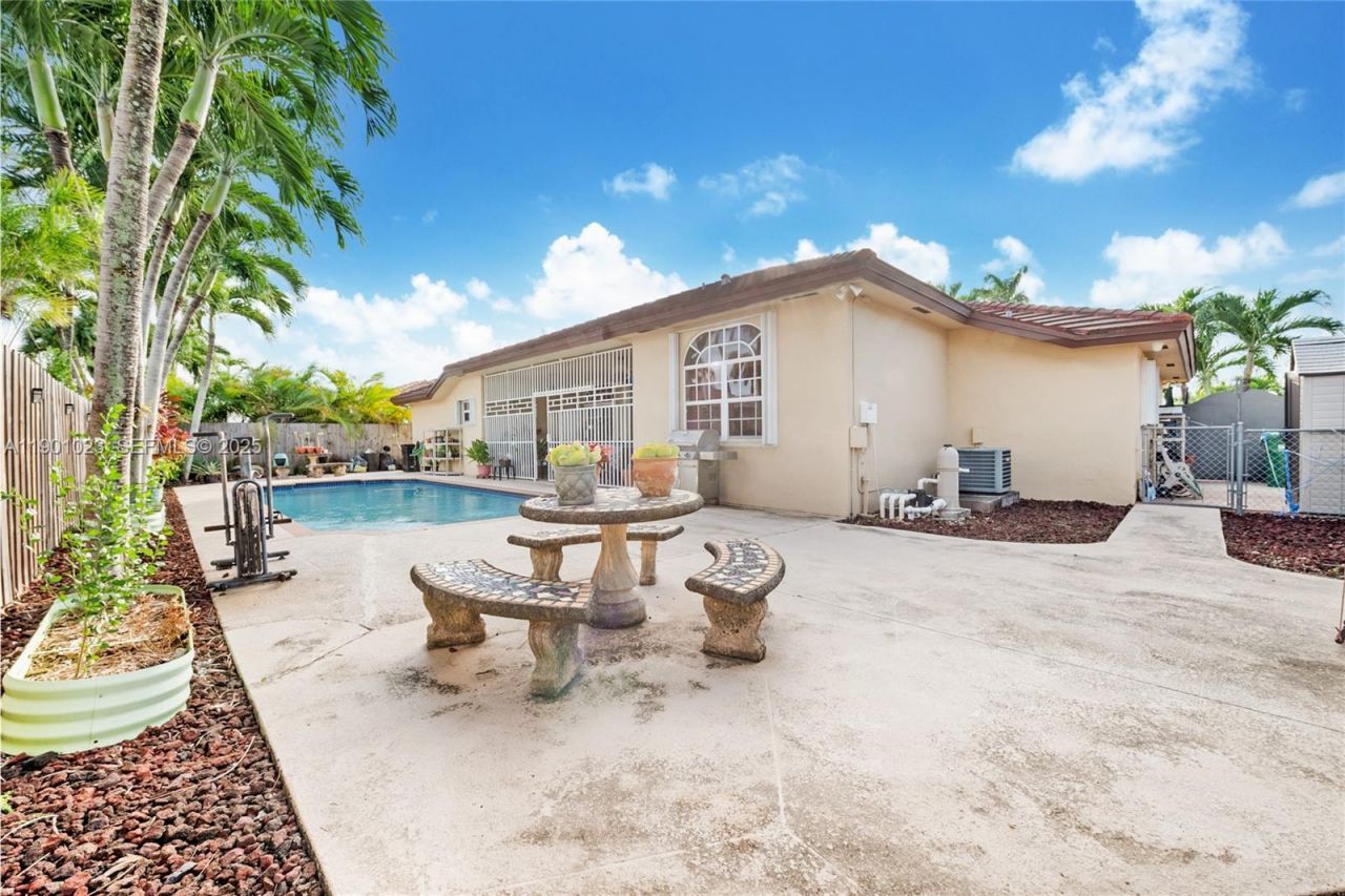 3743 SW 133rd Pl, Miami, FL 33175 Photo