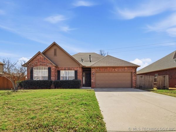 1017 W Quinton Street S, Broken Arrow, OK 74011