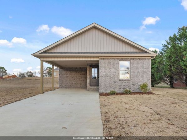 33 Crown St, Florence, AL 35630