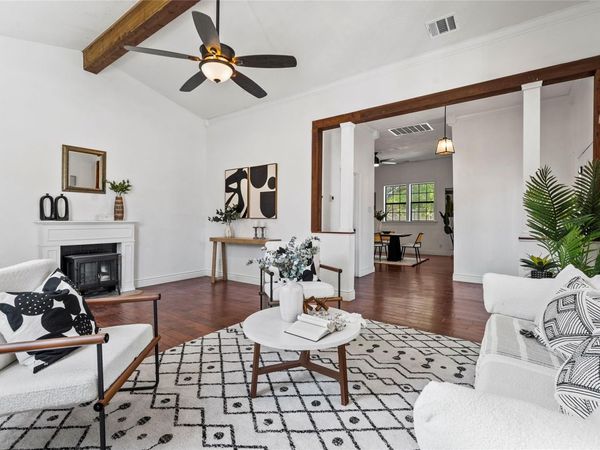 1011 Porter ST, Taylor, TX 76574