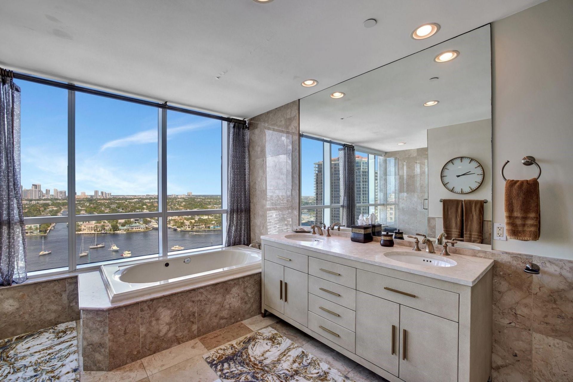 1 N Fort Lauderdale Beach Boulevard, Unit 1801 / 180, Fort Lauderdale, FL 33304 Photo