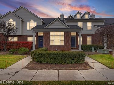 23102 Alexa, Commerce Twp, MI 48390