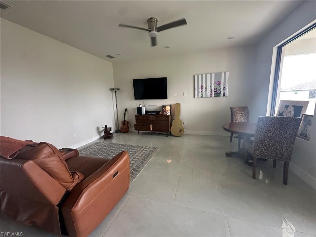 1613 N Gator Cir, Cape Coral, FL 33909 Photo