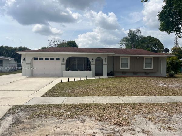 262 NE Floresta Dr, Port St. Lucie, FL 34983