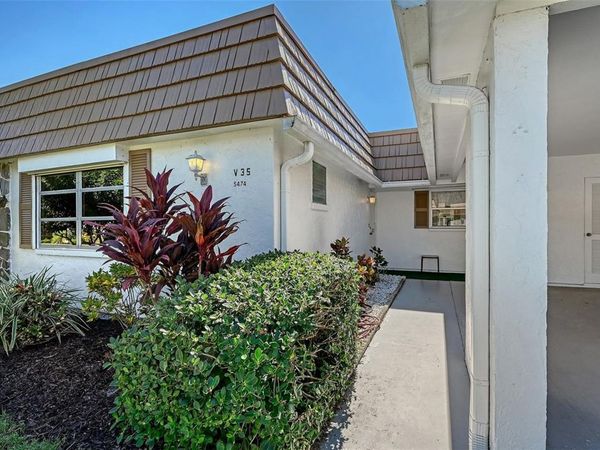 5474 RIVERBLUFF CIRCLE, Unit V35, SARASOTA, FL 34231