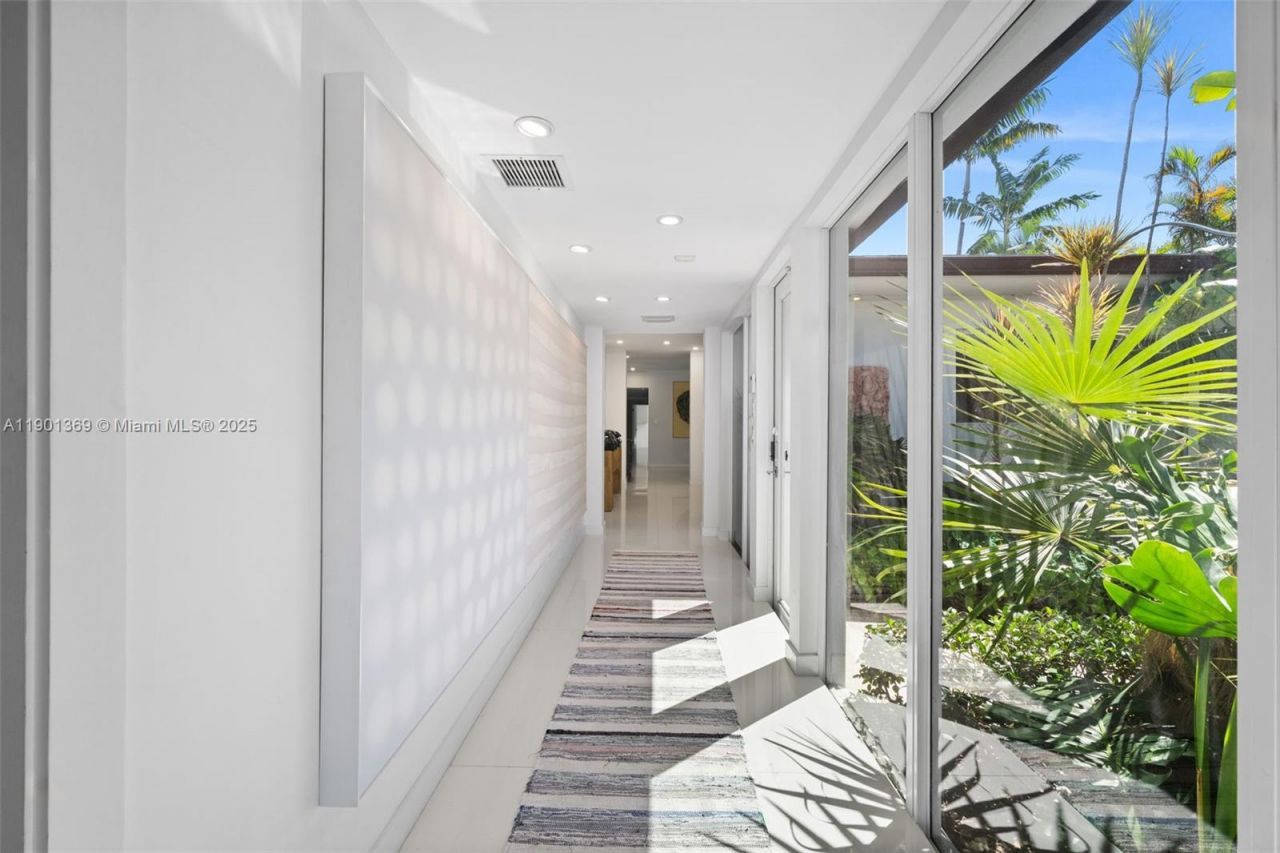 5055 N Bay Rd, Miami Beach, FL 33140 Photo