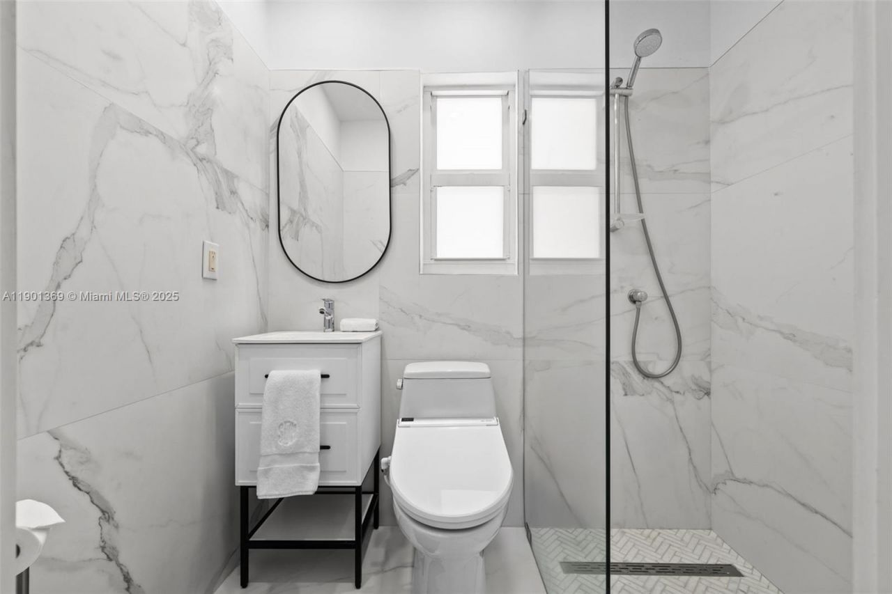 5055 N Bay Rd, Miami Beach, FL 33140 Photo