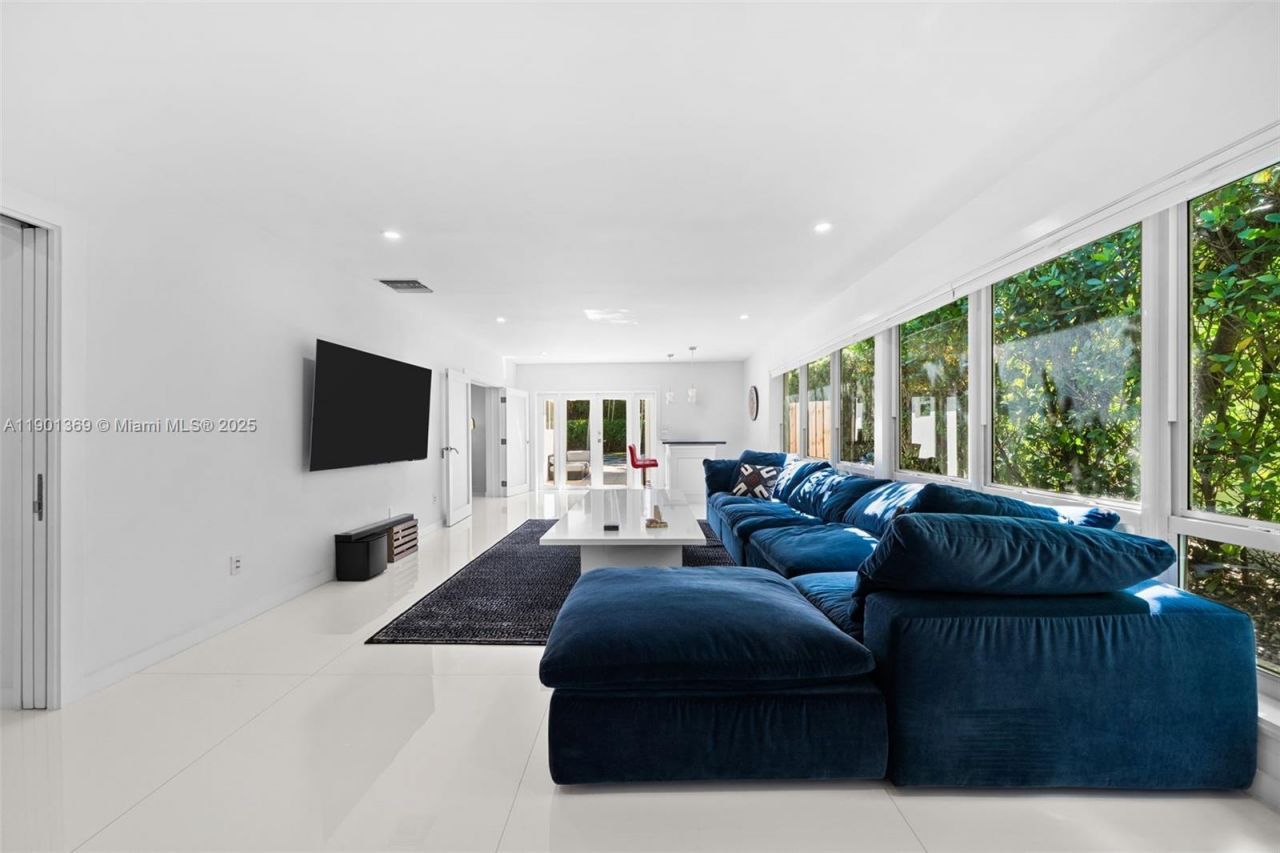 5055 N Bay Rd, Miami Beach, FL 33140 Photo