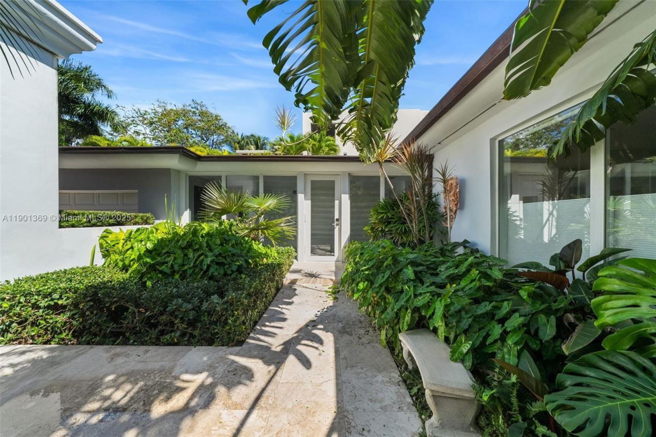 5055 N Bay Rd, Miami Beach, FL 33140 Photo