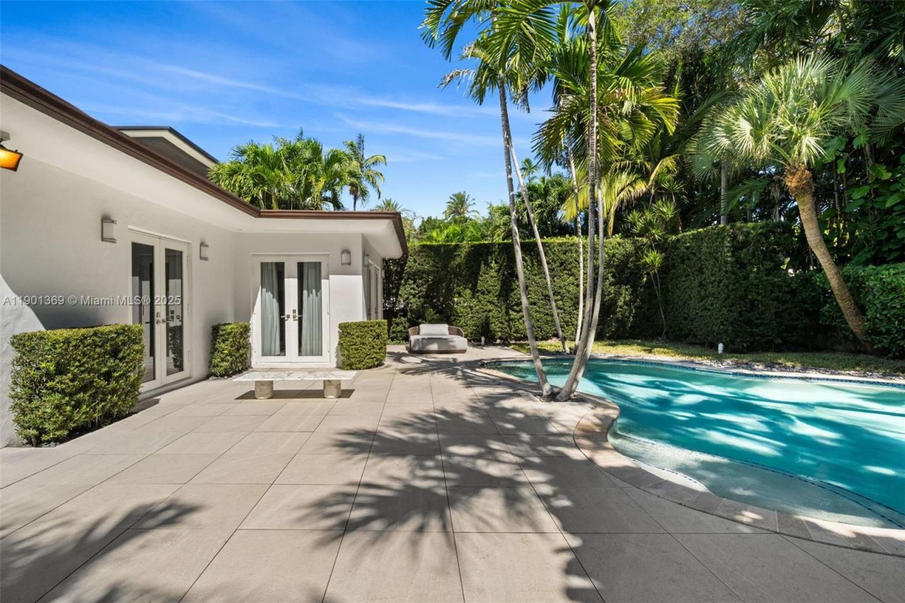 5055 N Bay Rd, Miami Beach, FL 33140 Photo