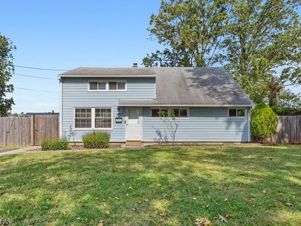 990 Rebecca Pl, Woodbridge, NJ 08830