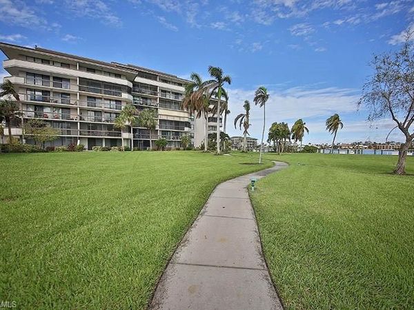 651 Seaview CT, Unit B207, MARCO ISLAND, FL 34145
