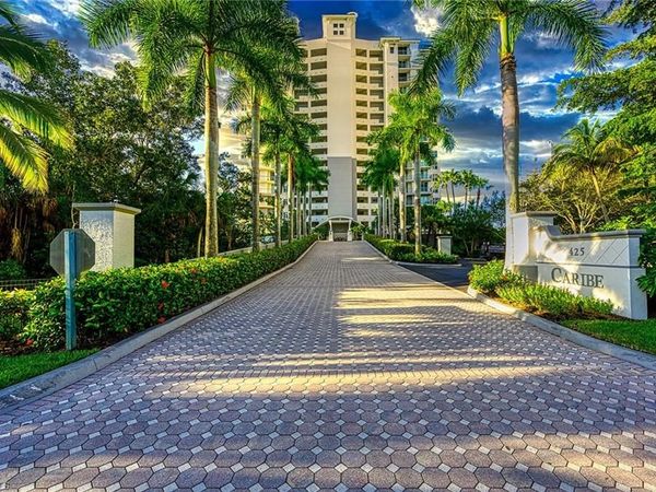 425 Cove Tower DR, Unit 304, NAPLES, FL 34110