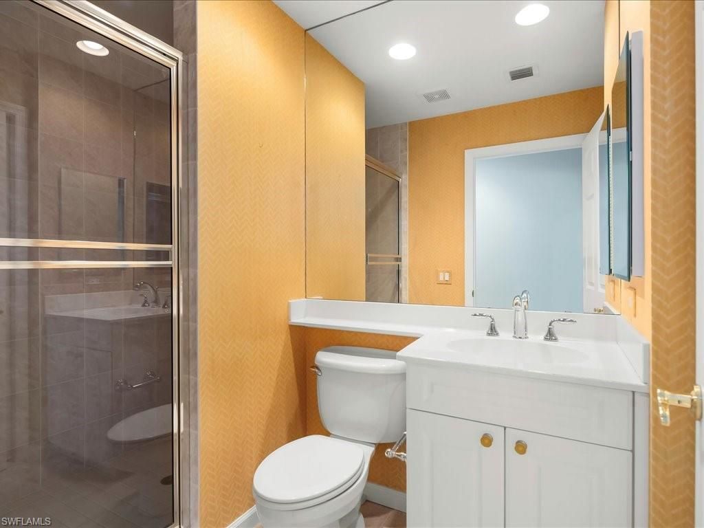 425 Cove Tower Dr, Unit 304, Naples, FL 34110 Photo