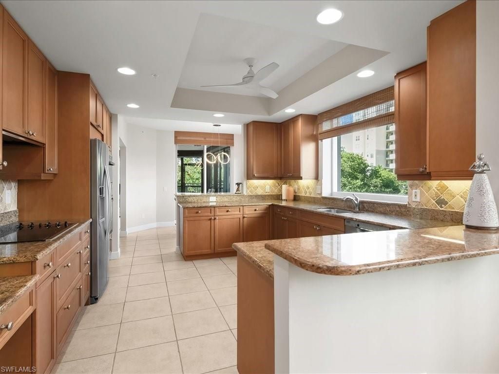 425 Cove Tower Dr, Unit 304, Naples, FL 34110 Photo