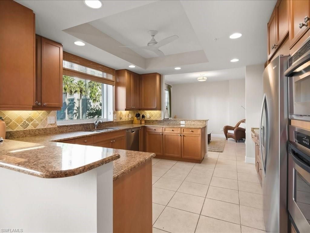 425 Cove Tower Dr, Unit 304, Naples, FL 34110 Photo