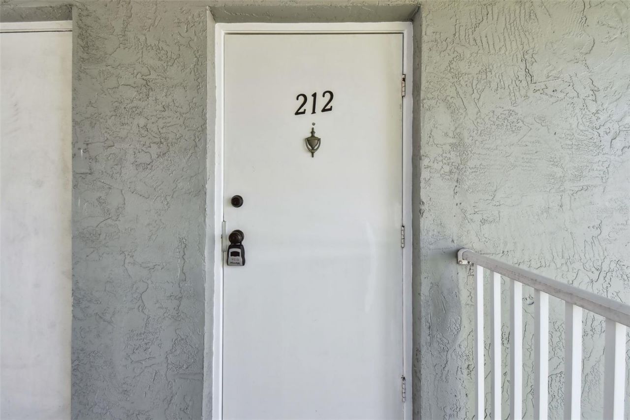 379 47th Avenue N, Unit 212, Saint Petersburg, FL 33703 Photo