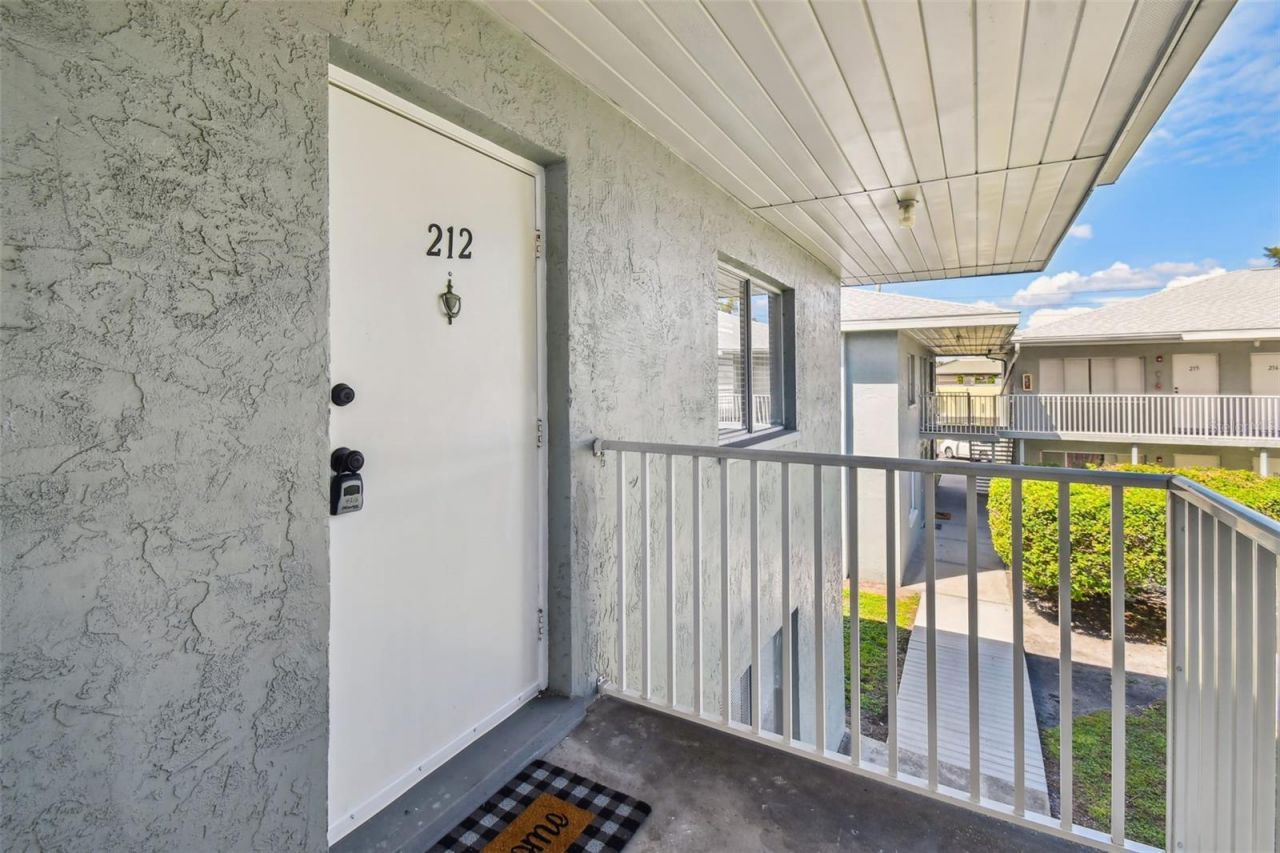 379 47th Avenue N, Unit 212, Saint Petersburg, FL 33703 Photo