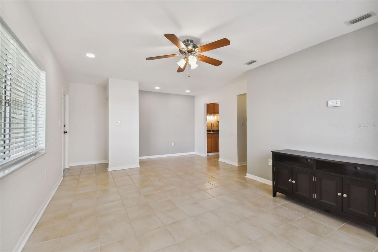 379 47th Avenue N, Unit 212, Saint Petersburg, FL 33703 Photo