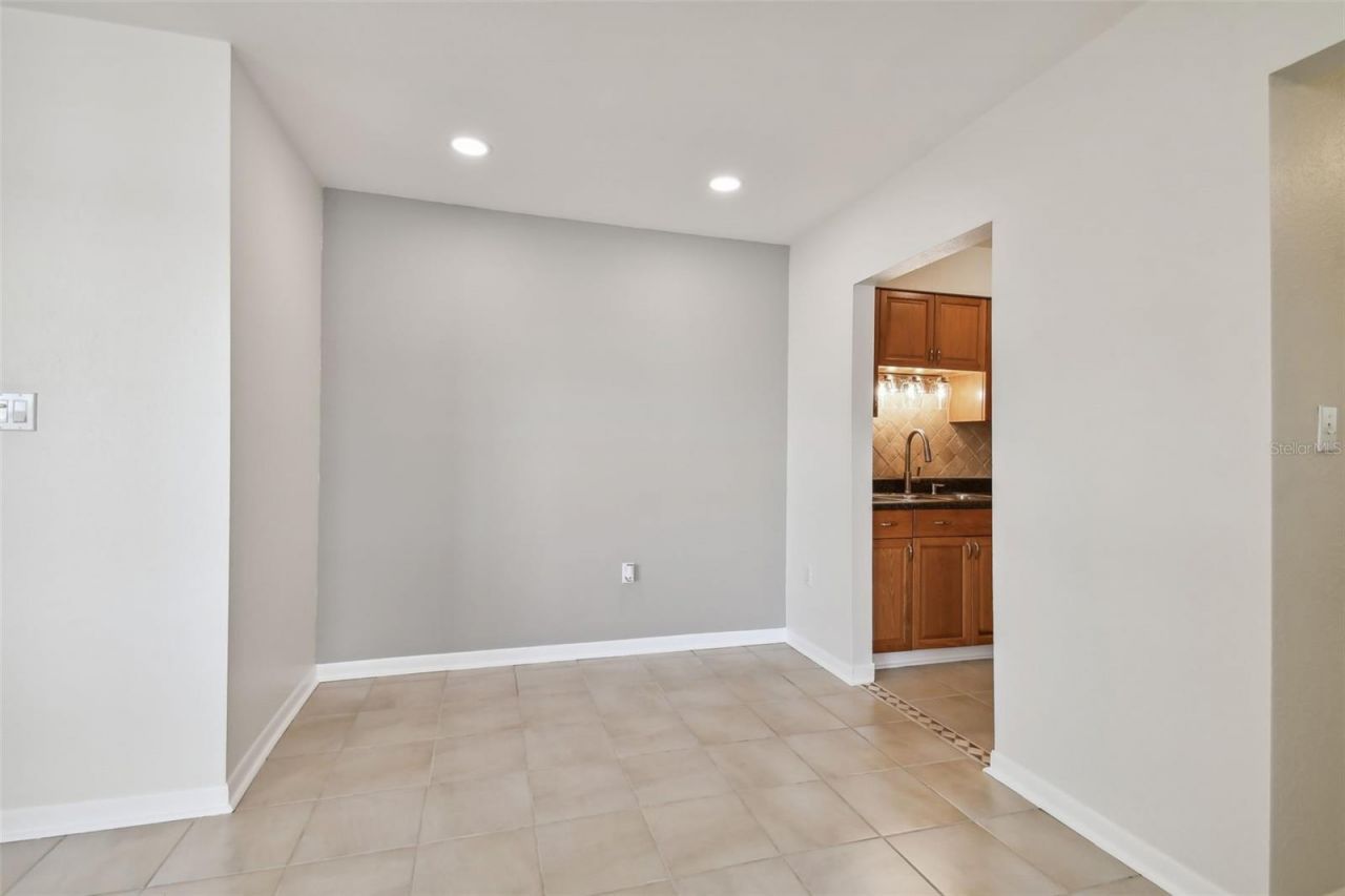 379 47th Avenue N, Unit 212, Saint Petersburg, FL 33703 Photo