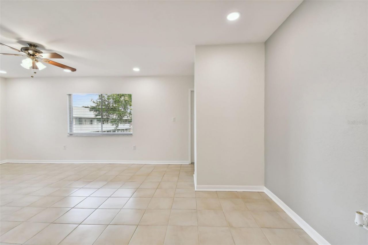 379 47th Avenue N, Unit 212, Saint Petersburg, FL 33703 Photo