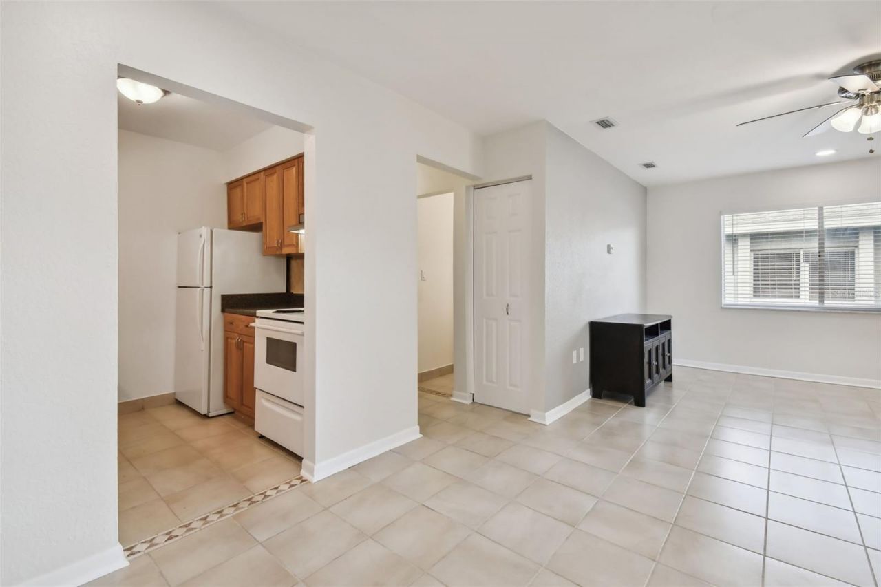 379 47th Avenue N, Unit 212, Saint Petersburg, FL 33703 Photo