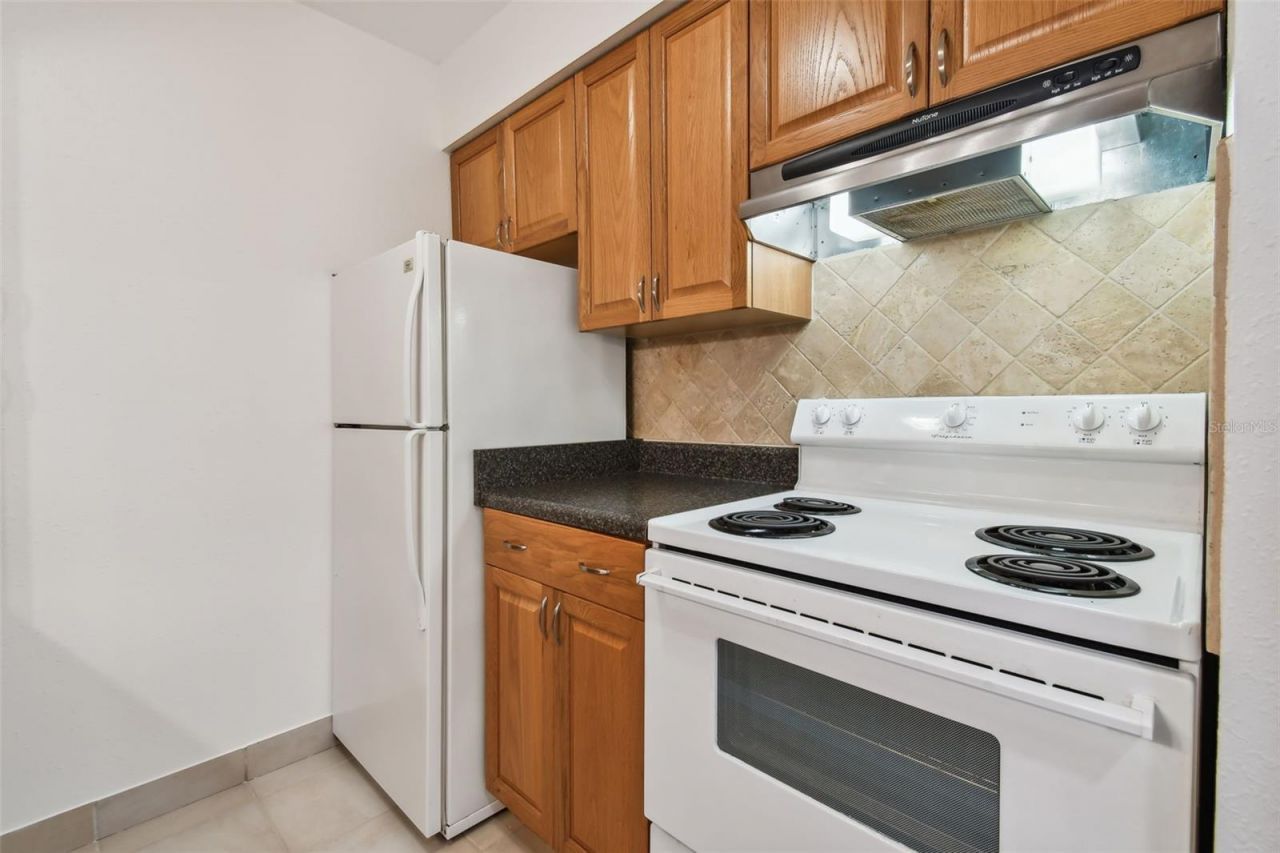 379 47th Avenue N, Unit 212, Saint Petersburg, FL 33703 Photo